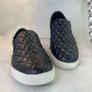 Steve Madden women’s black quilted slip on Ellen sneakers Size 7.5 shoes